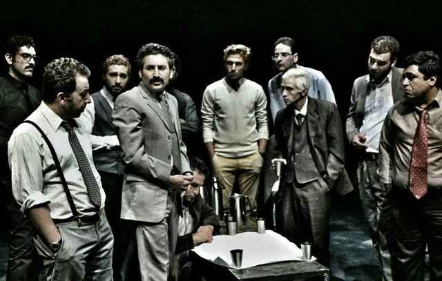 نقدی به نمایش دوازده به کارگردانی جواد خورشا / به دنبال عدالت