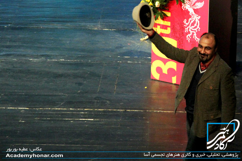 رضا عطاران برنده بهترین کارگردانی فیلم اول برای خوابم می آد