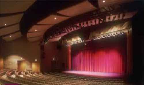 نمایش  پوزه چرمی در تالار سایه