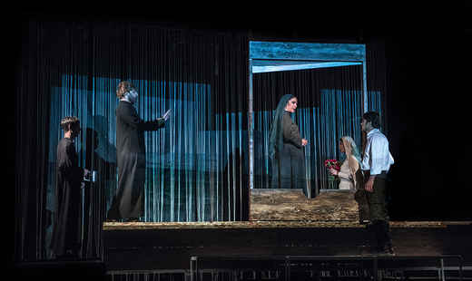 بیگانه اثر مسعود دلخواه