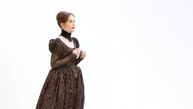 ایزابل هوپر جایگزین مریل استریپ ملکه اسکاتلند می‌شود