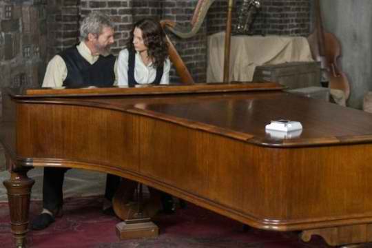 تیلور سوئیفت خواننده سرشناس کانتری میوزیک در کنار جف بریجز و مریل استریپ