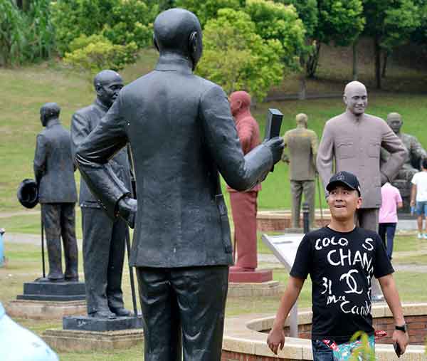 مجسمه‌های چیانگ کای شک؛ معضل جدید تایوانی‌ها